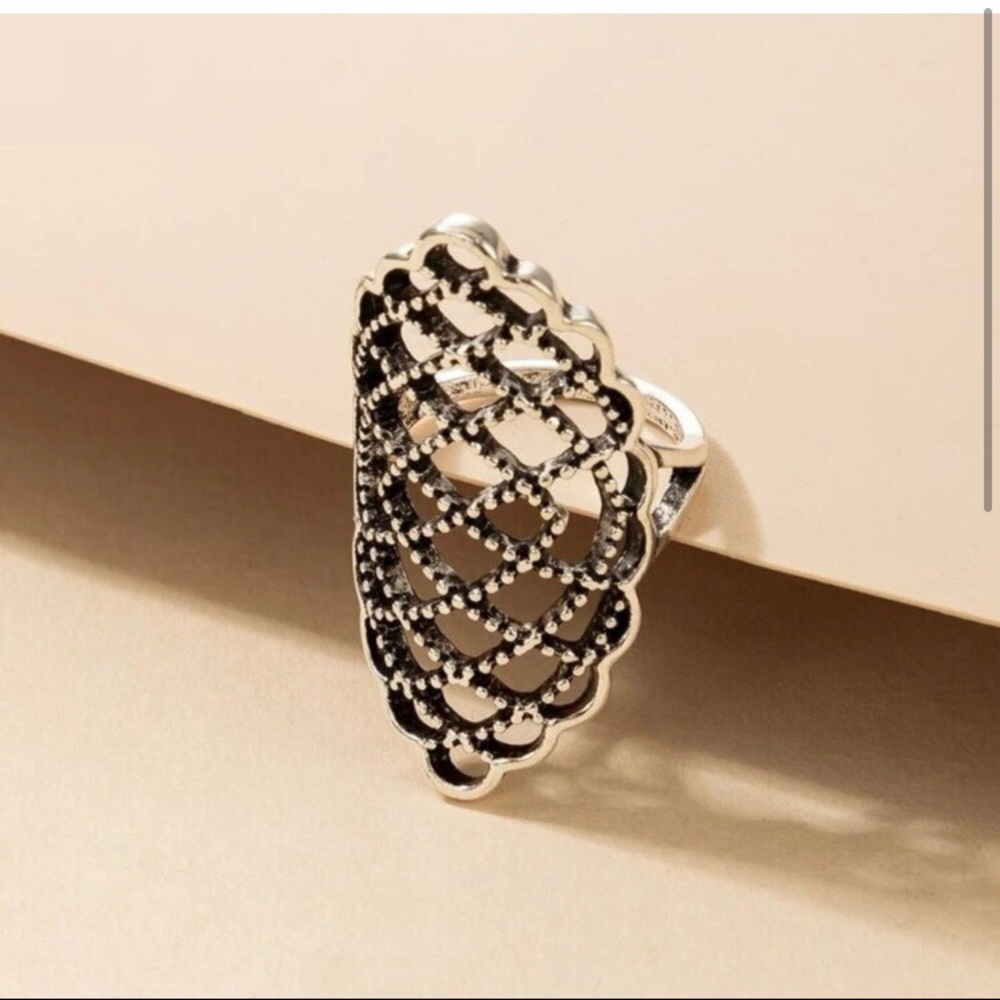 Antiqued silver hollow ring - Picture 2 of 3